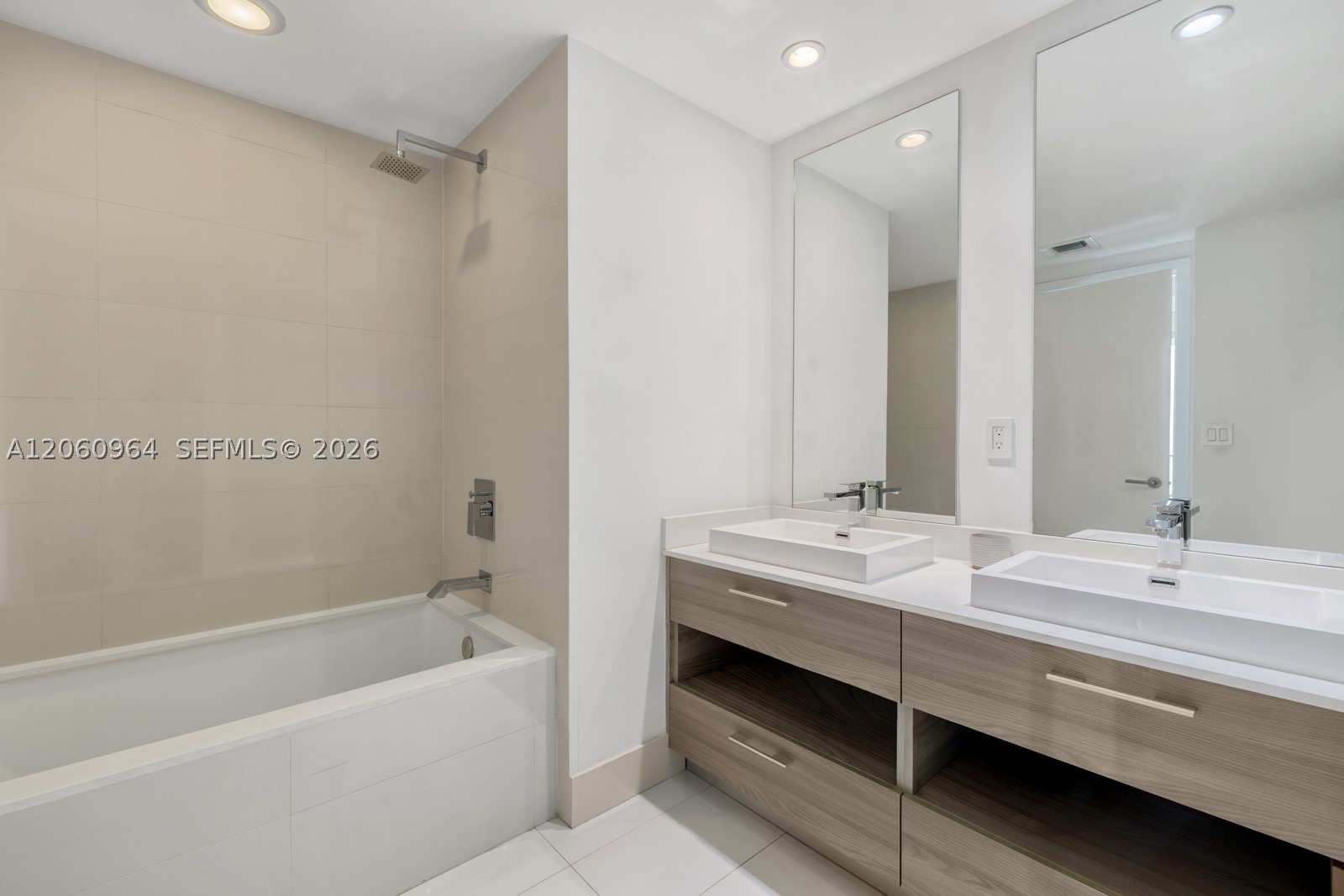 1300 S Miami Ave #2103, Miami FL 33130