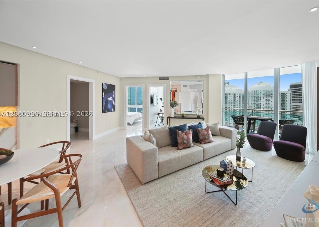 350 S Miami Ave #3902, Miami FL 33130