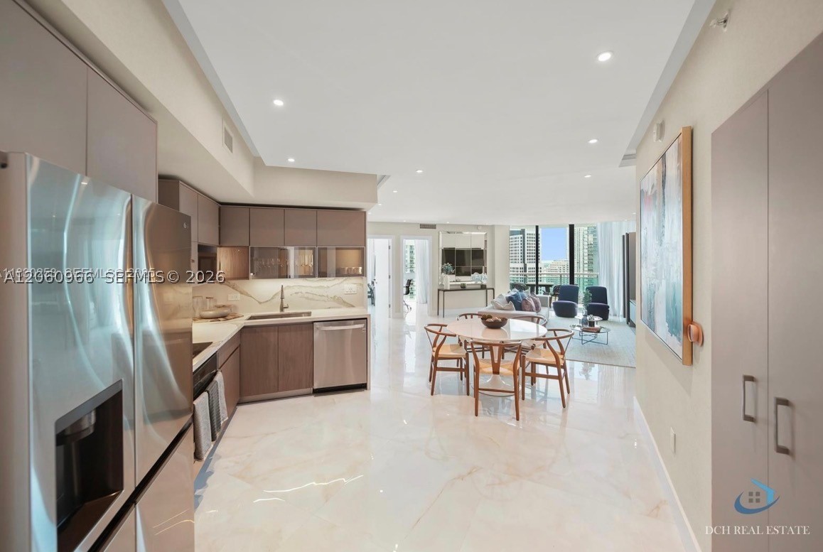 350 S Miami Ave #3902, Miami FL 33130