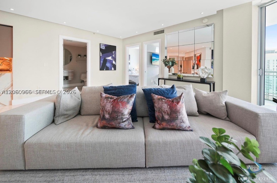 350 S Miami Ave #3902, Miami FL 33130