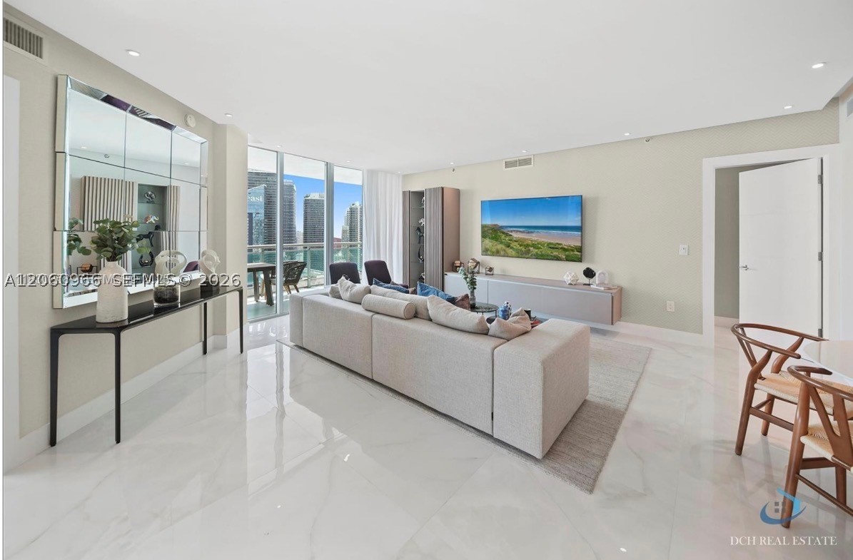 350 S Miami Ave #3902, Miami FL 33130