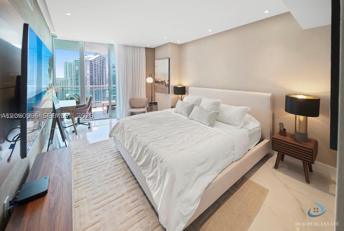 350 S Miami Ave #3902, Miami FL 33130