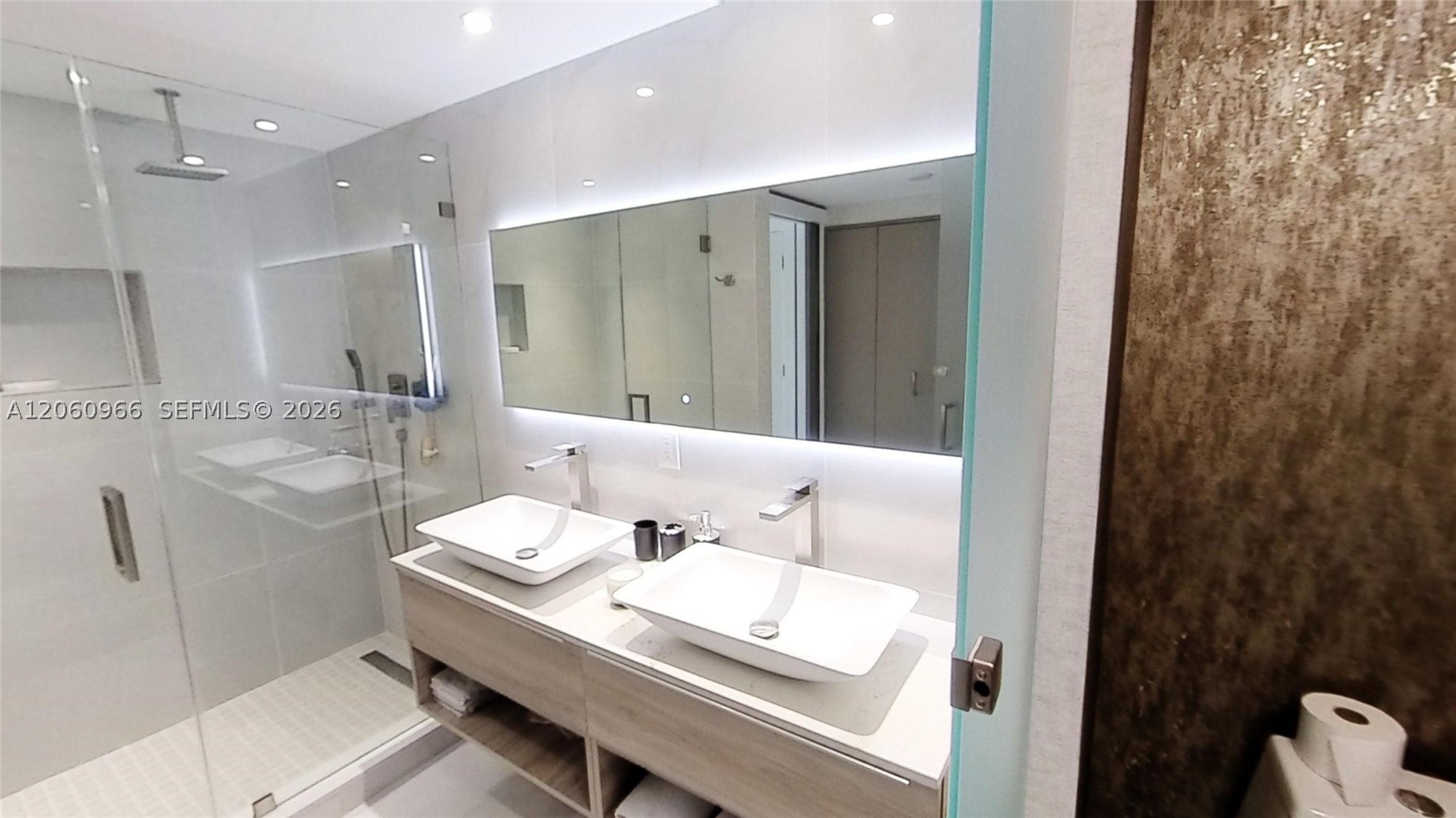 350 S Miami Ave #3902, Miami FL 33130