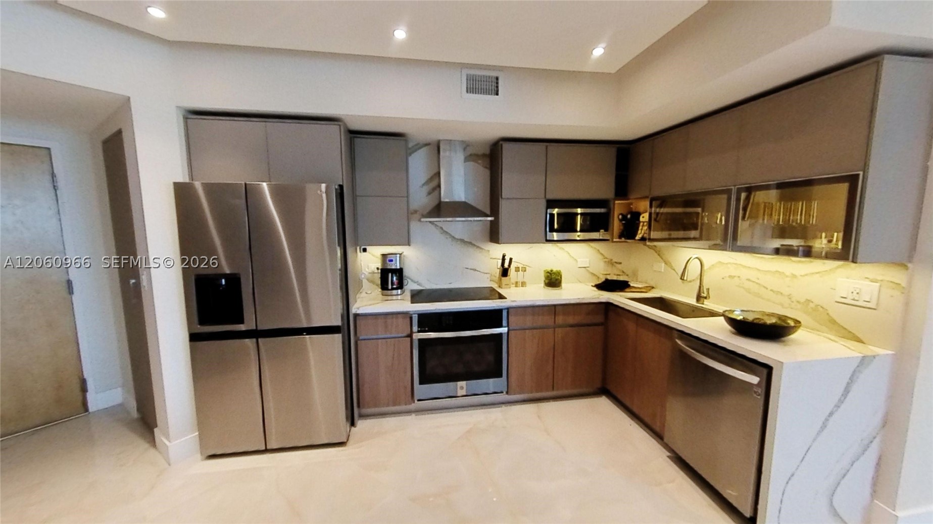 350 S Miami Ave #3902, Miami FL 33130
