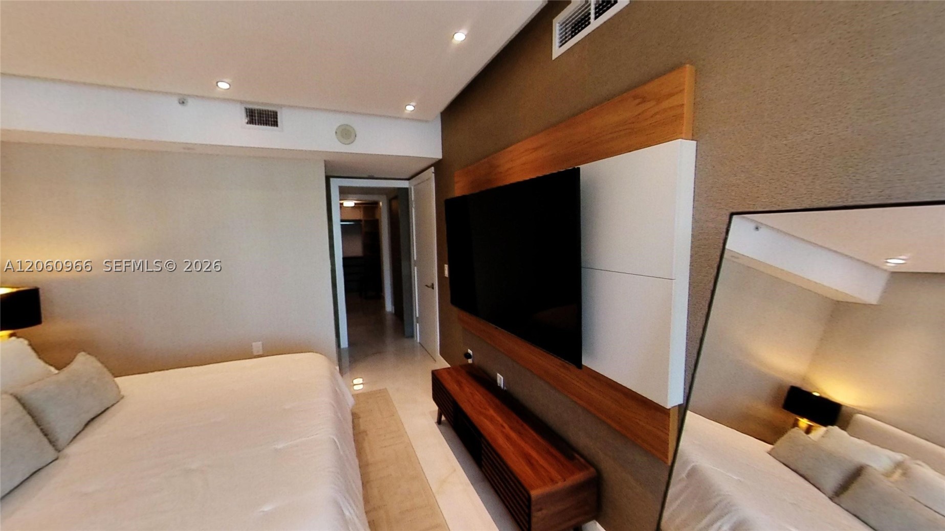 350 S Miami Ave #3902, Miami FL 33130