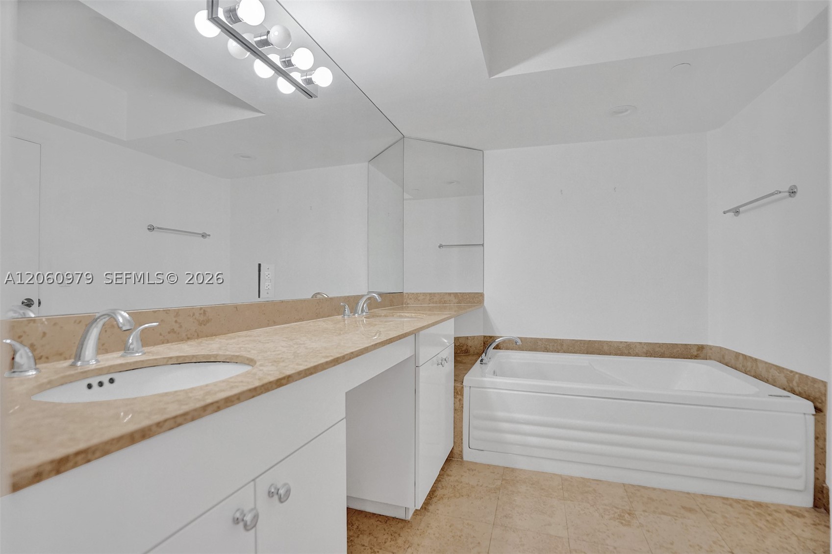 4775 Collins Ave #3007, Miami Beach FL 33140