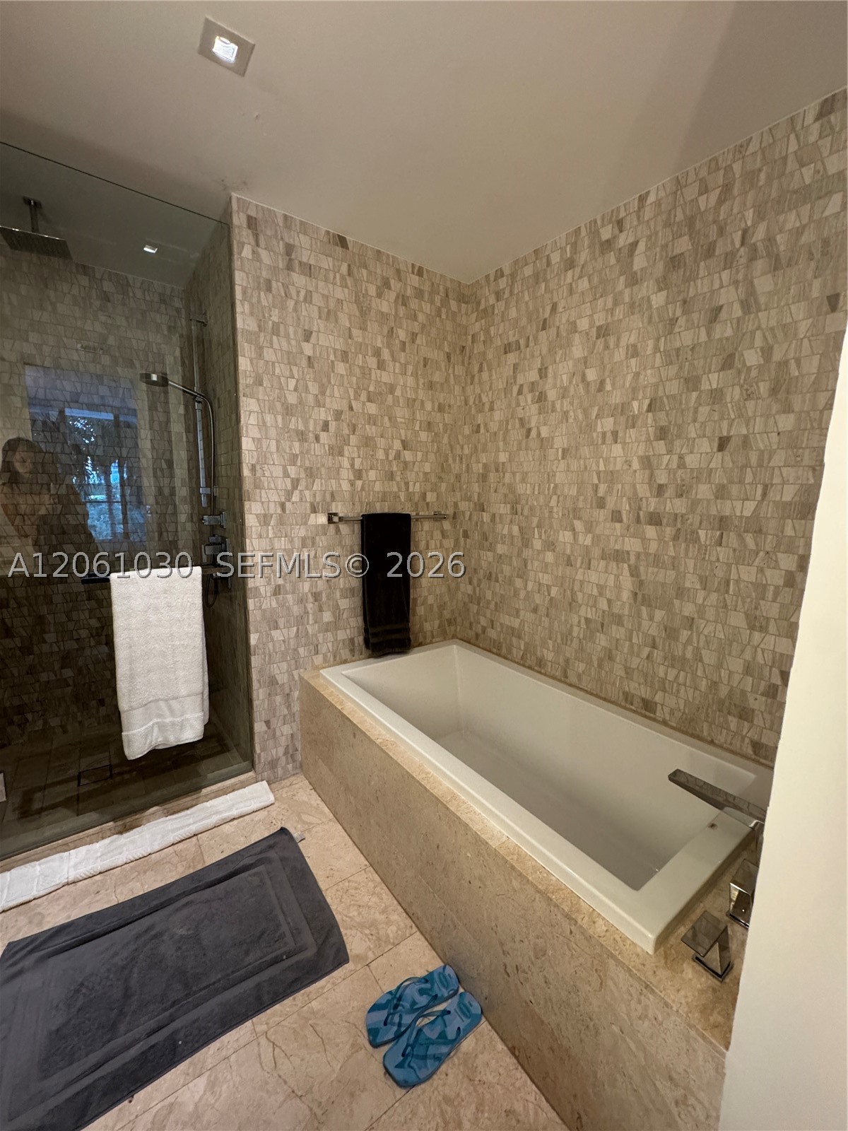 88 SW 7th St #805, Miami FL 33130