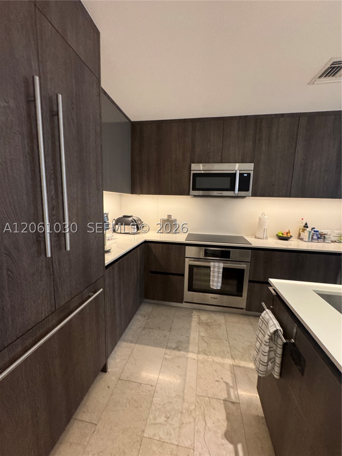 88 SW 7th St #805, Miami FL 33130