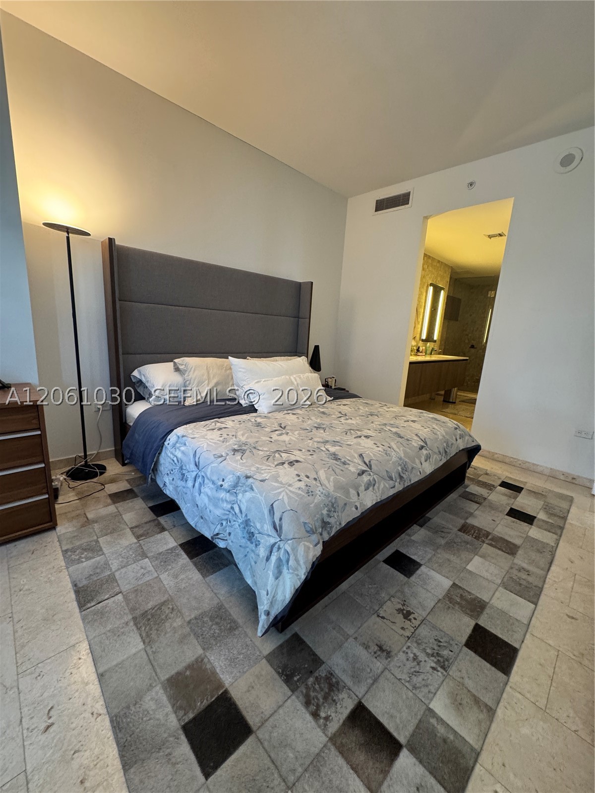 88 SW 7th St #805, Miami FL 33130