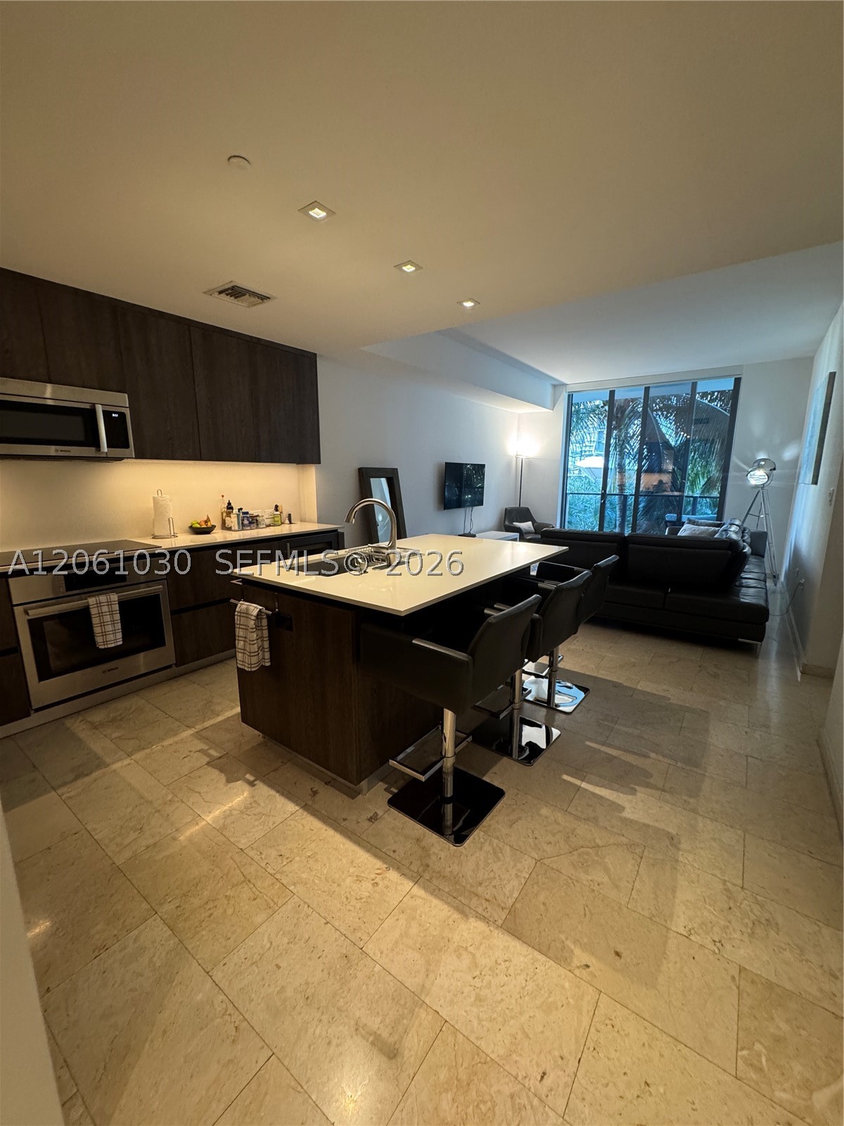 88 SW 7th St #805, Miami FL 33130
