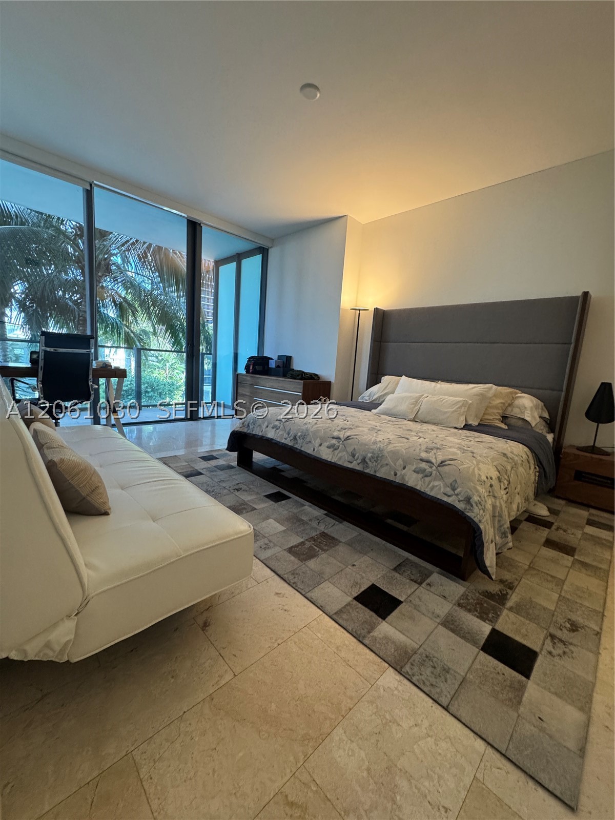 88 SW 7th St #805, Miami FL 33130