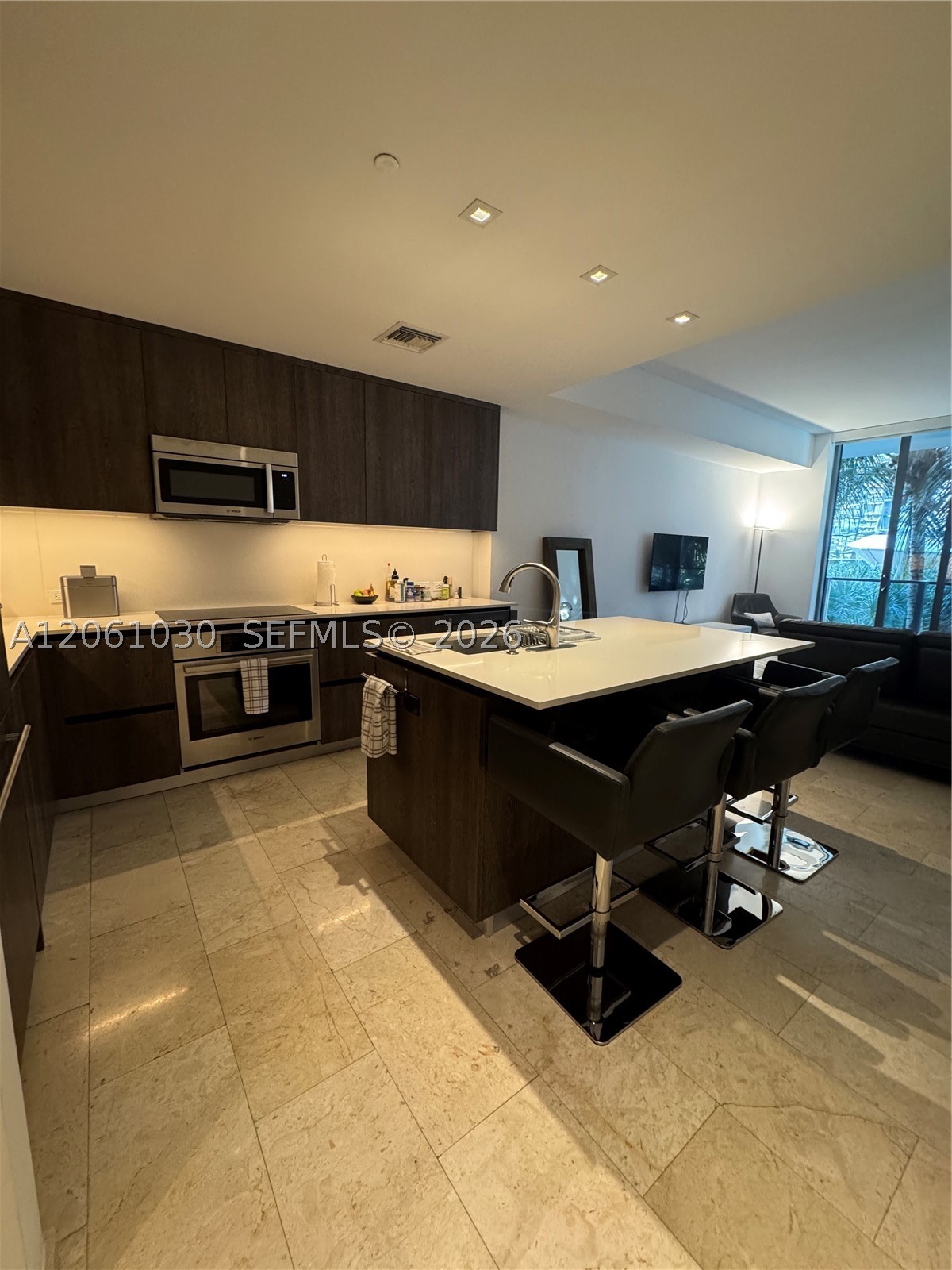 88 SW 7th St #805, Miami FL 33130