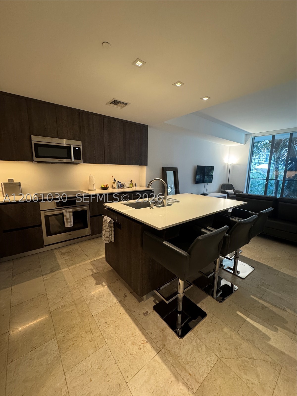 88 SW 7th St #805, Miami FL 33130