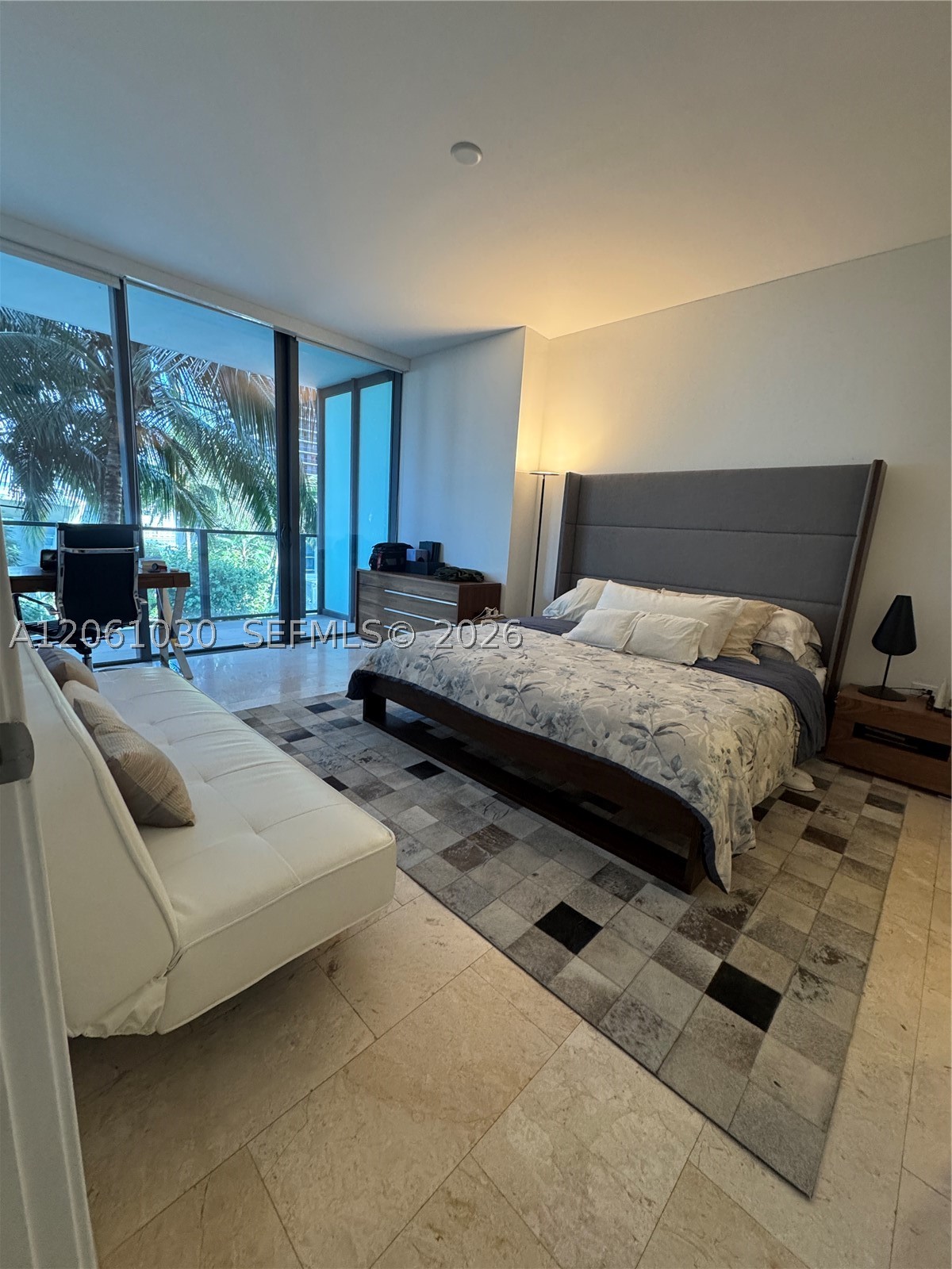 88 SW 7th St #805, Miami FL 33130