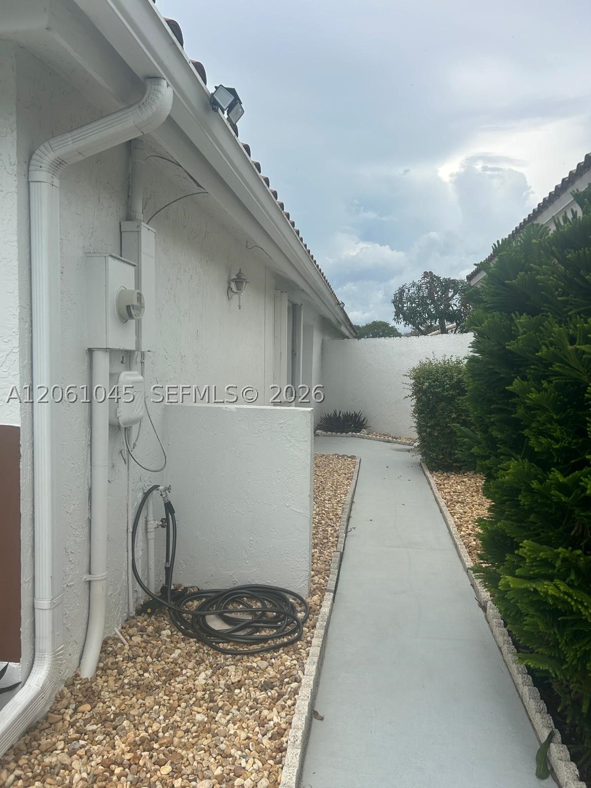 5901 Chester Ln, Davie FL 33331