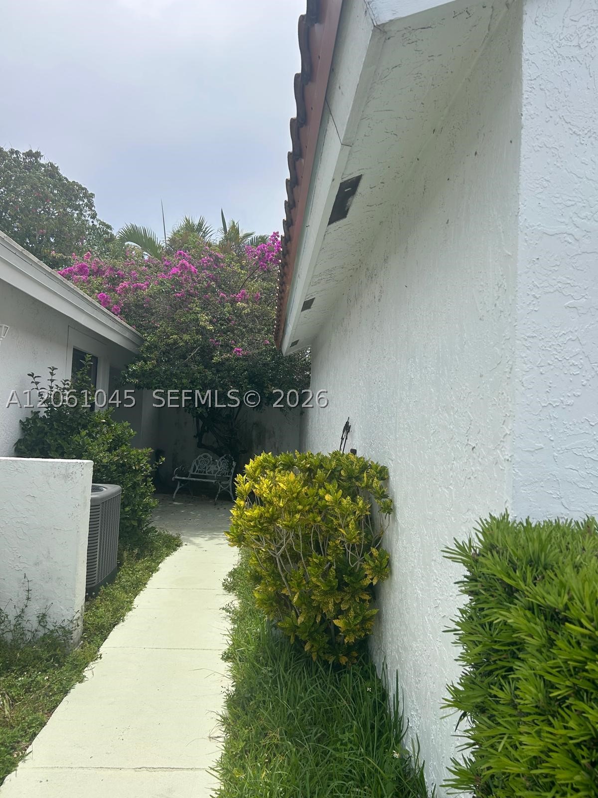 5901 Chester Ln, Davie FL 33331