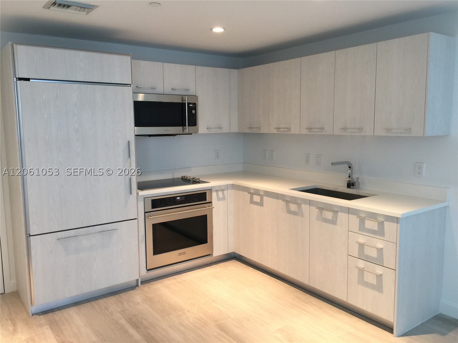 45 SW 9 st #1607, Miami FL 33131