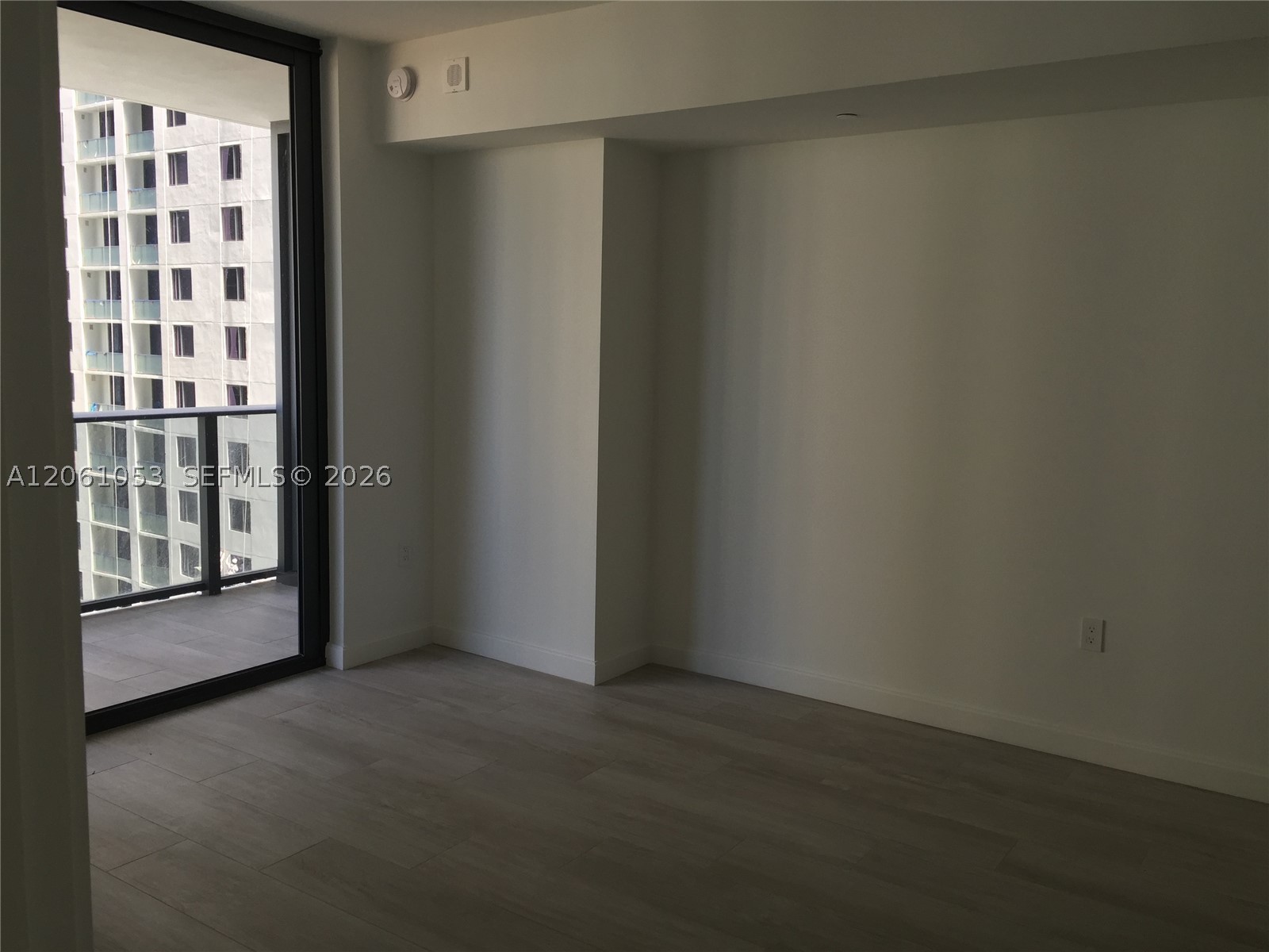 45 SW 9 st #1607, Miami FL 33131