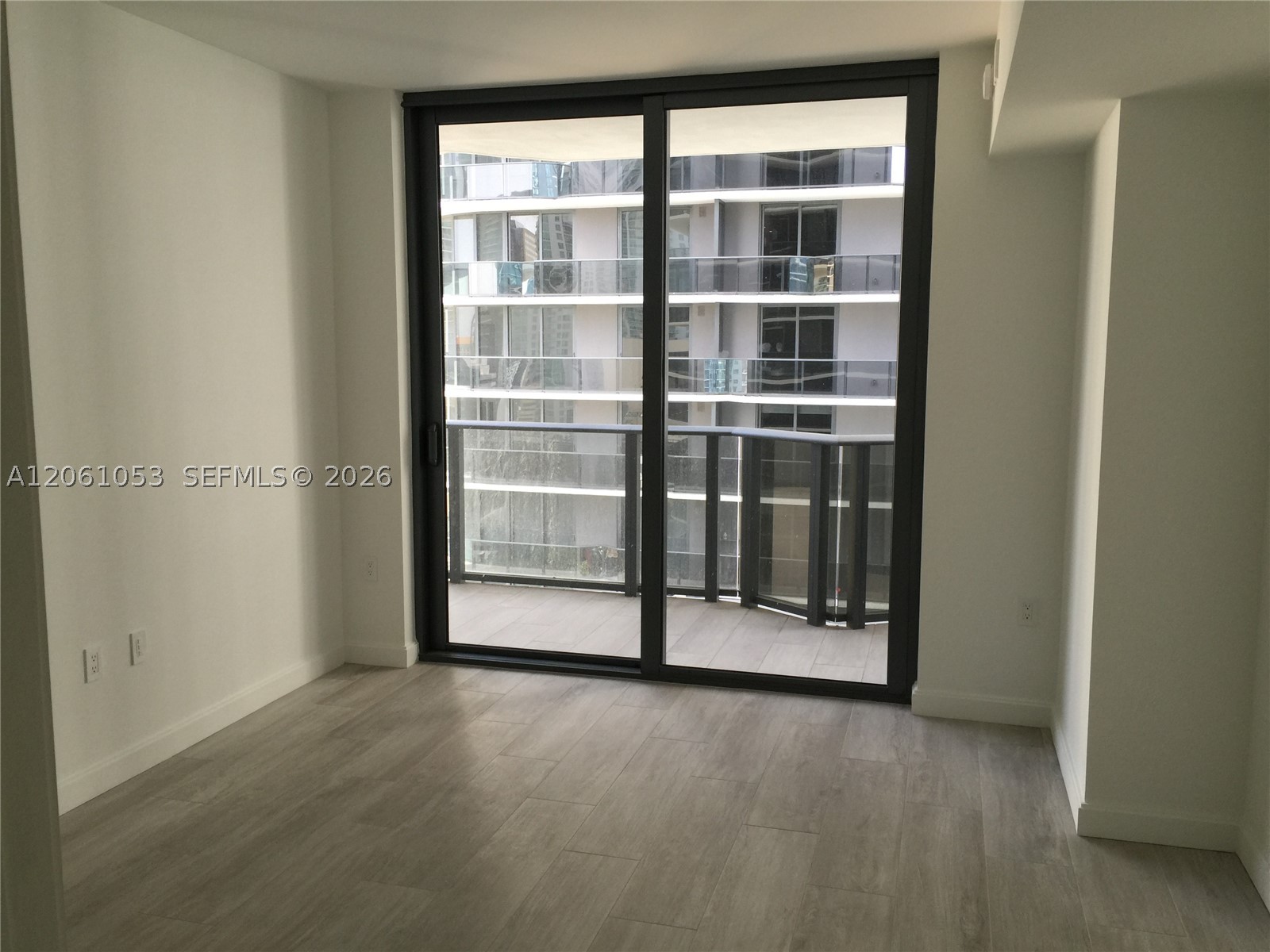 45 SW 9 st #1607, Miami FL 33131