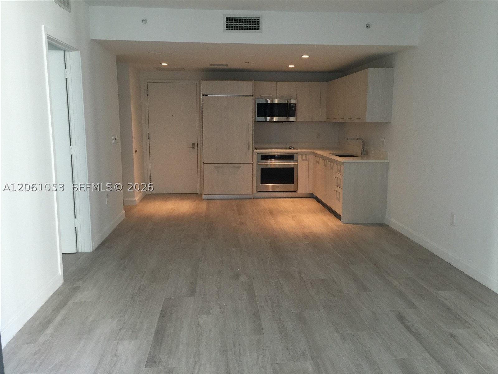 45 SW 9 st #1607, Miami FL 33131