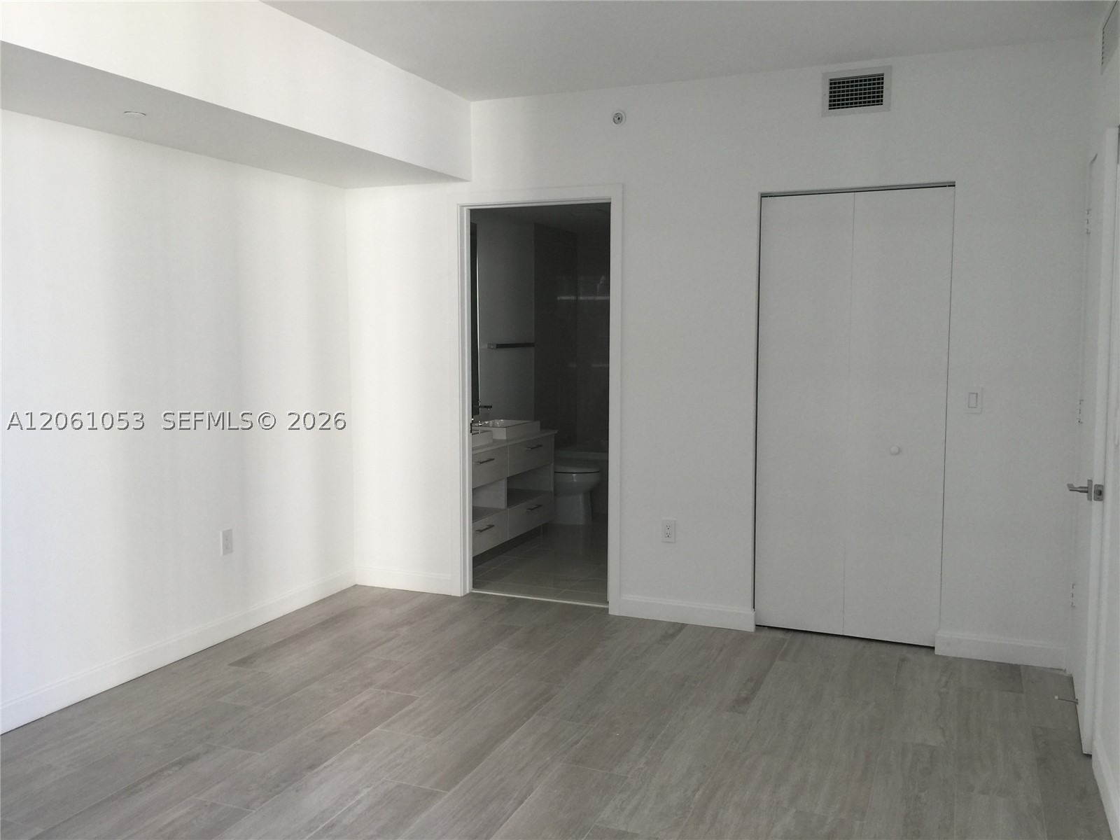 45 SW 9 st #1607, Miami FL 33131