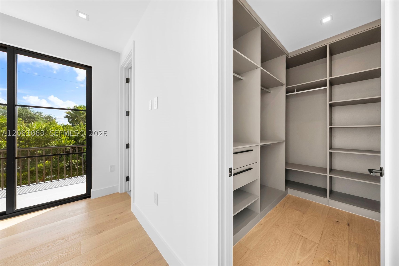 1220 S Alhambra Cir, Coral Gables FL 33146