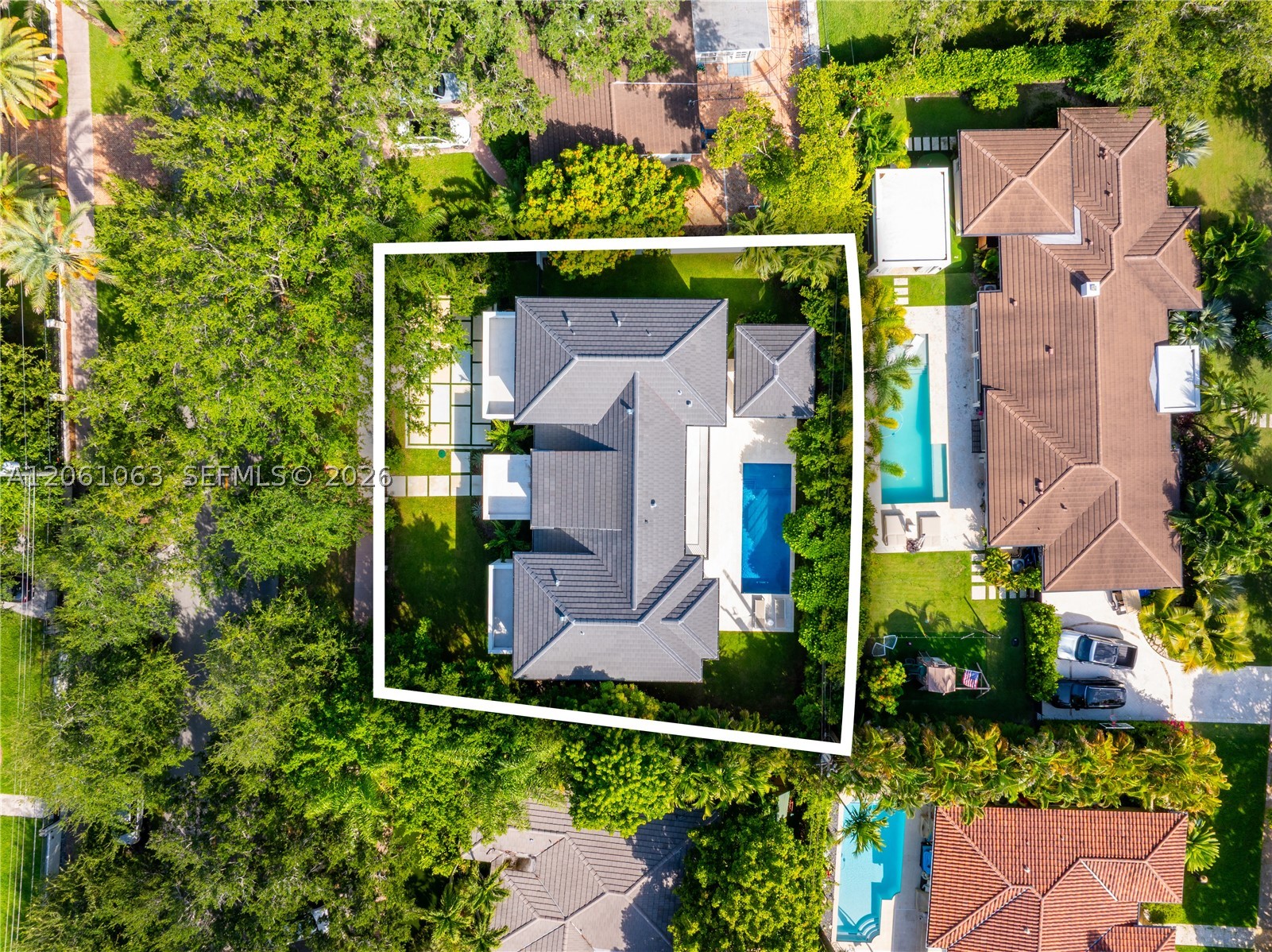 1220 S Alhambra Cir, Coral Gables FL 33146