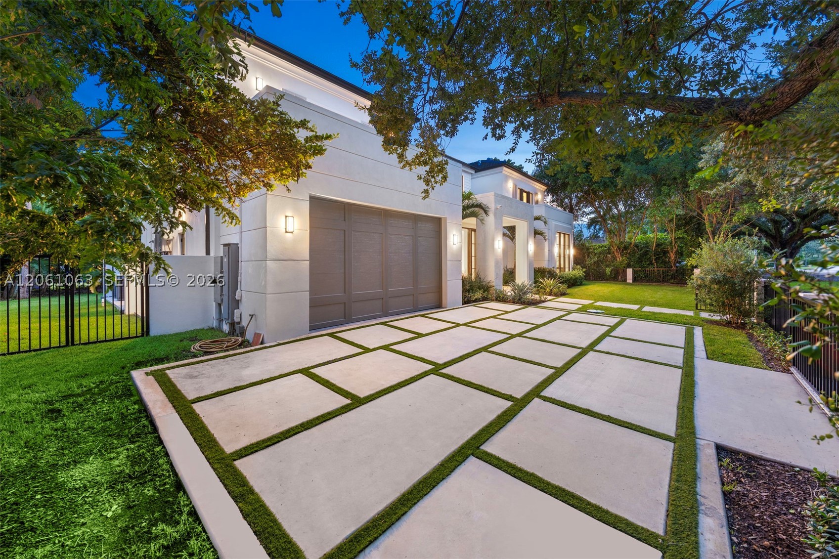 1220 S Alhambra Cir, Coral Gables FL 33146