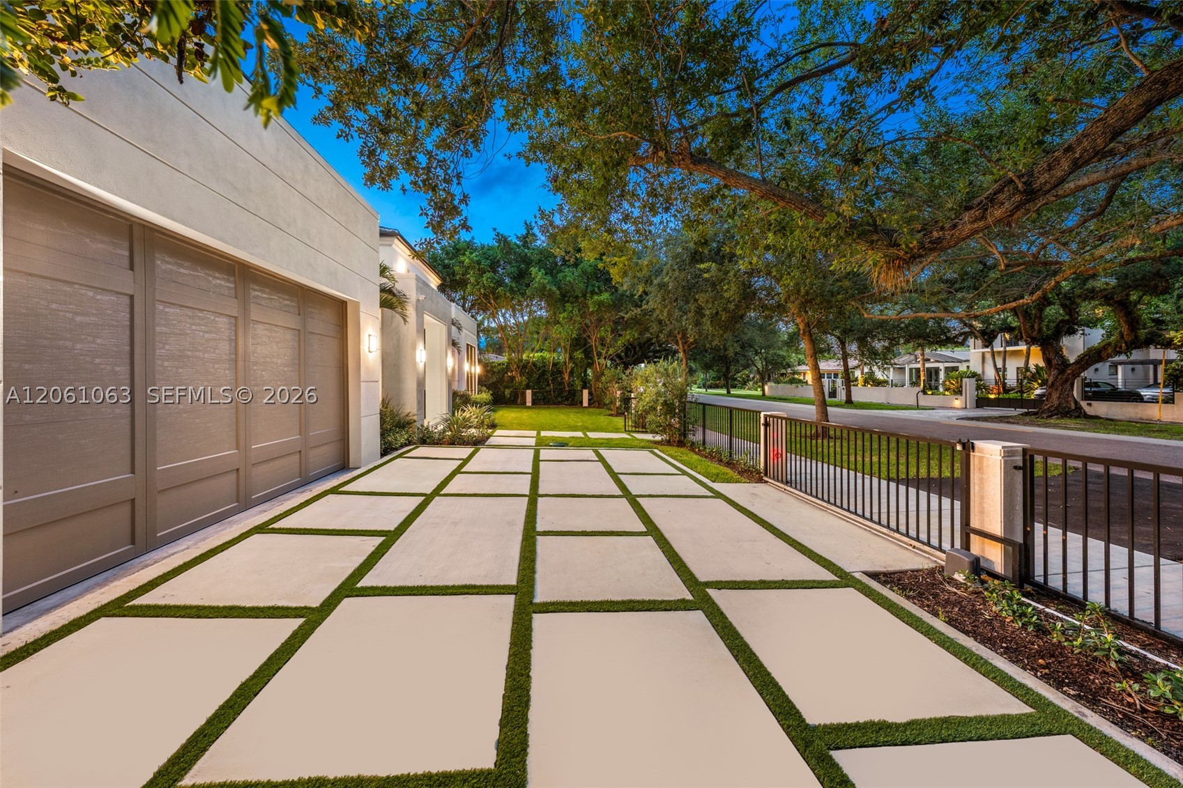 1220 S Alhambra Cir, Coral Gables FL 33146
