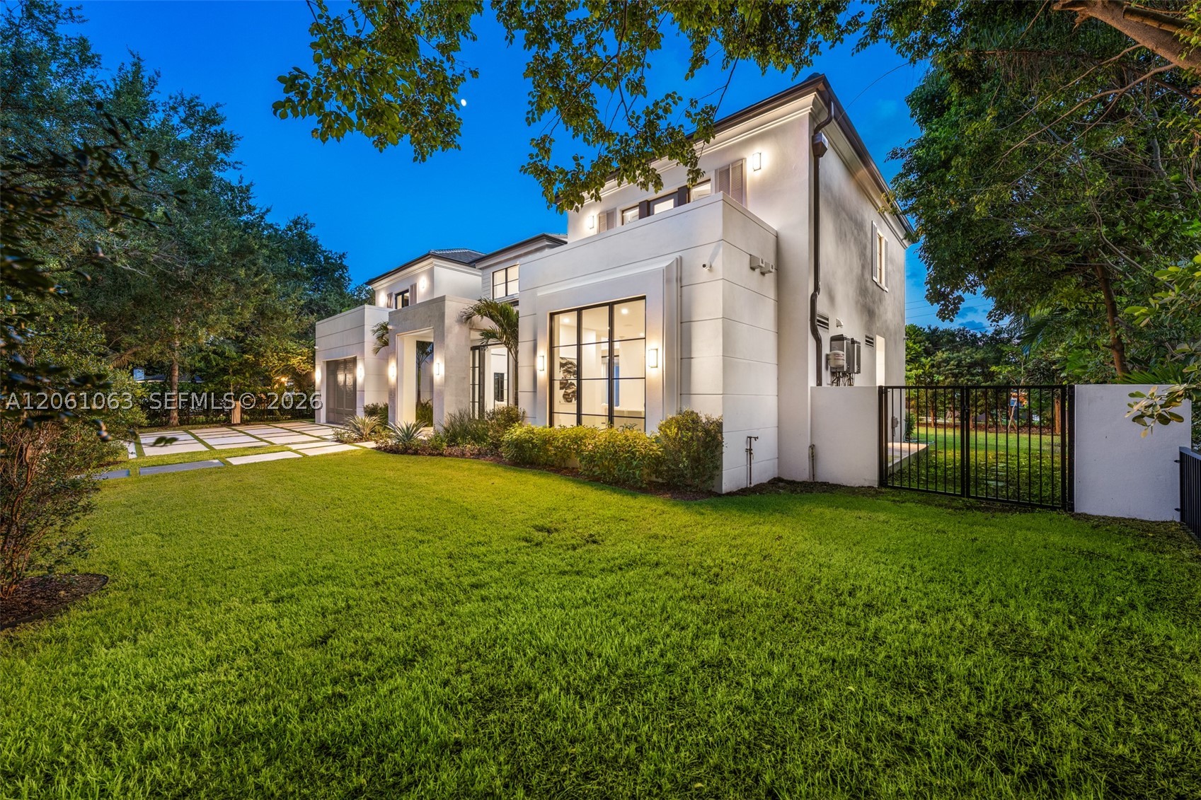 1220 S Alhambra Cir, Coral Gables FL 33146