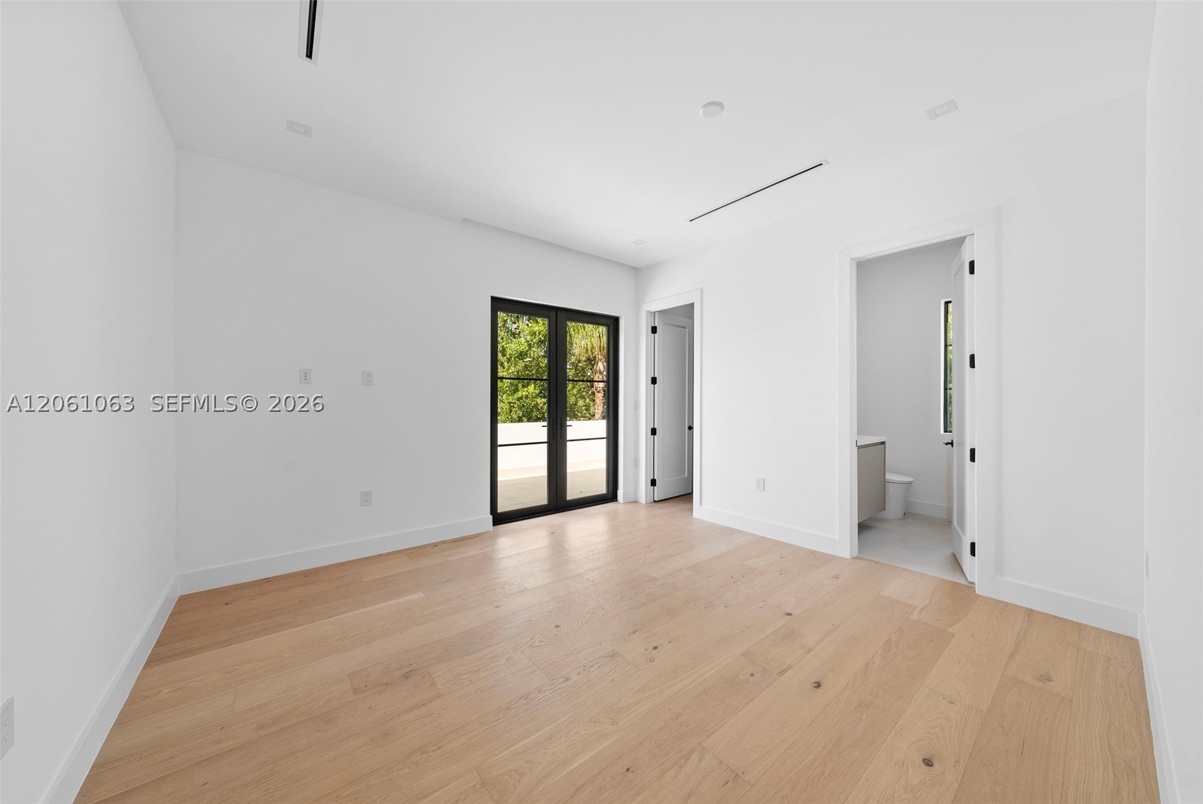 1220 S Alhambra Cir, Coral Gables FL 33146