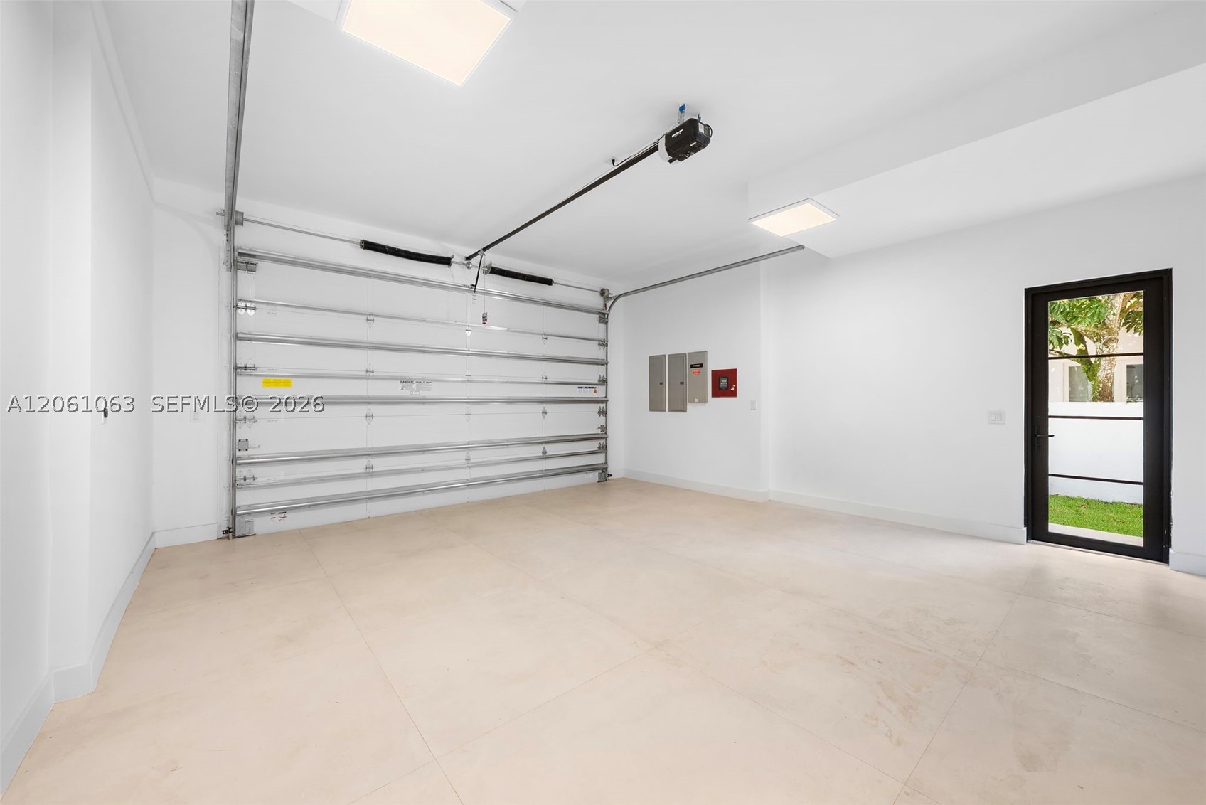 1220 S Alhambra Cir, Coral Gables FL 33146