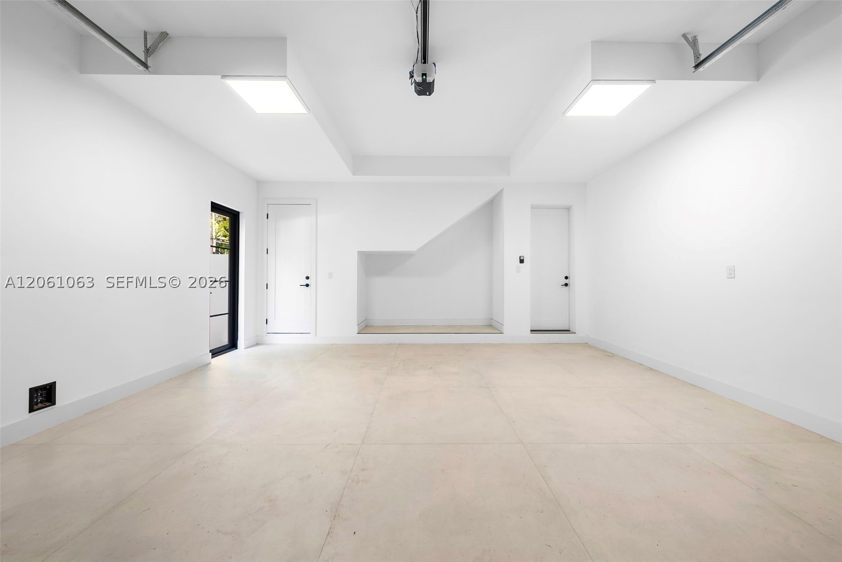 1220 S Alhambra Cir, Coral Gables FL 33146