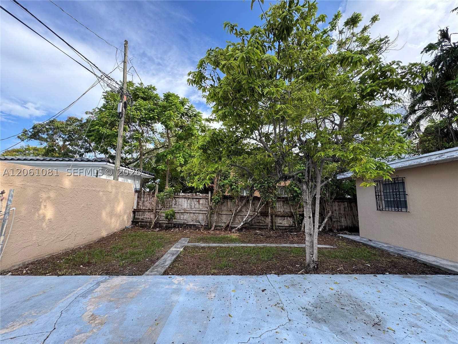 2524 SW 6th St, Miami FL 33135