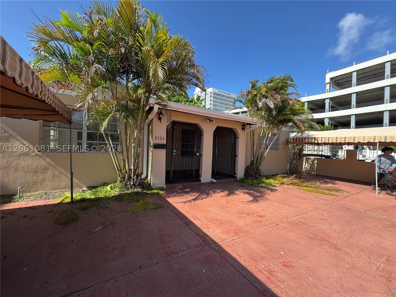 2524 SW 6th St, Miami FL 33135