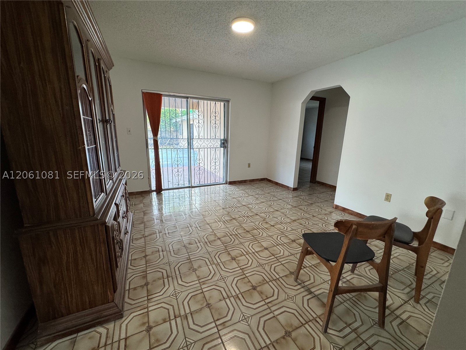 2524 SW 6th St, Miami FL 33135