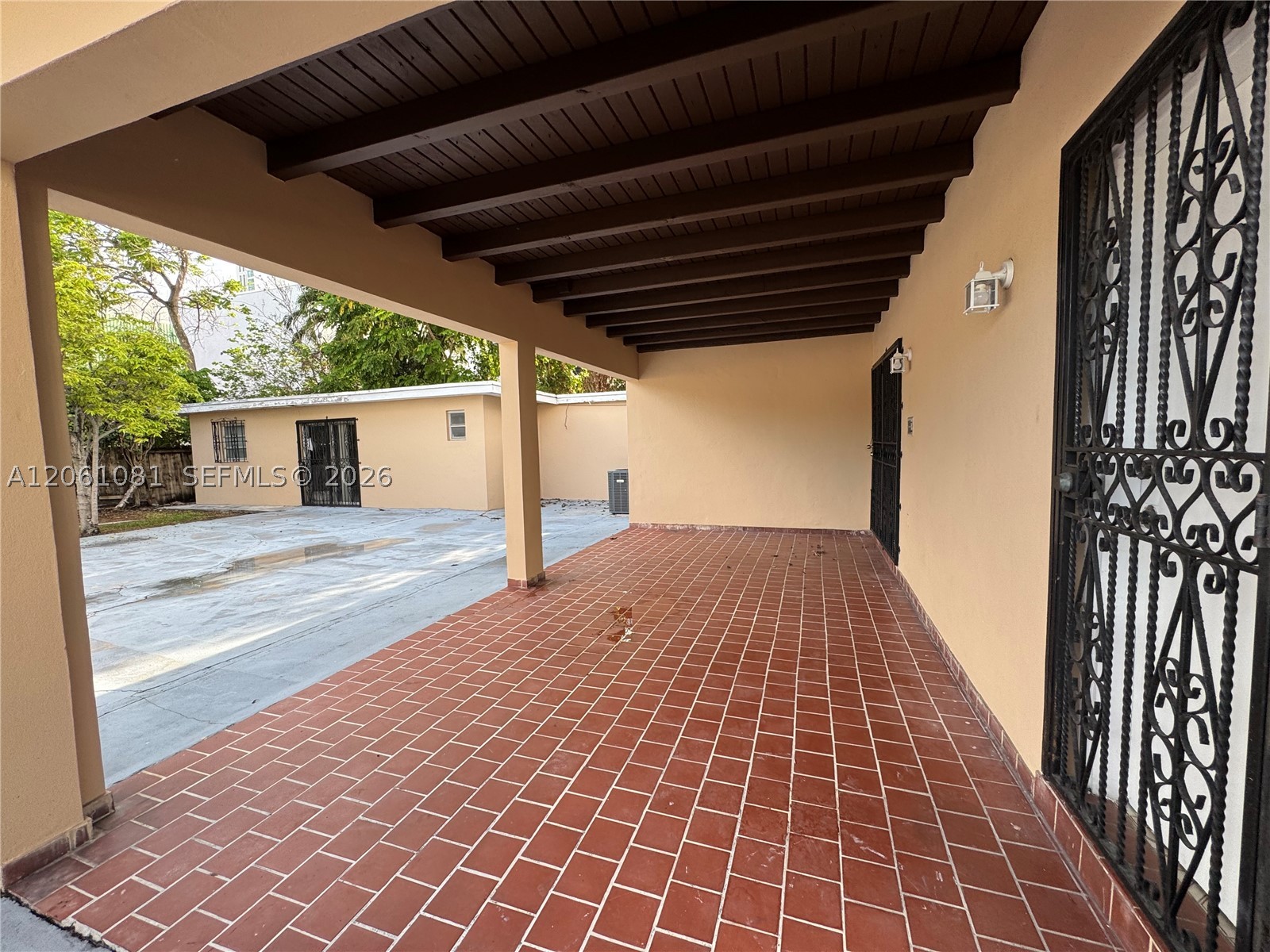 2524 SW 6th St, Miami FL 33135