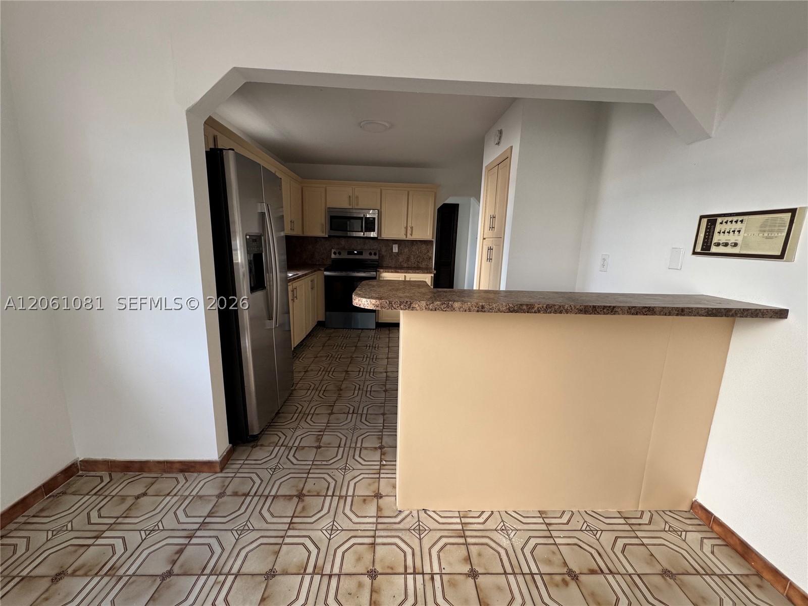 2524 SW 6th St, Miami FL 33135