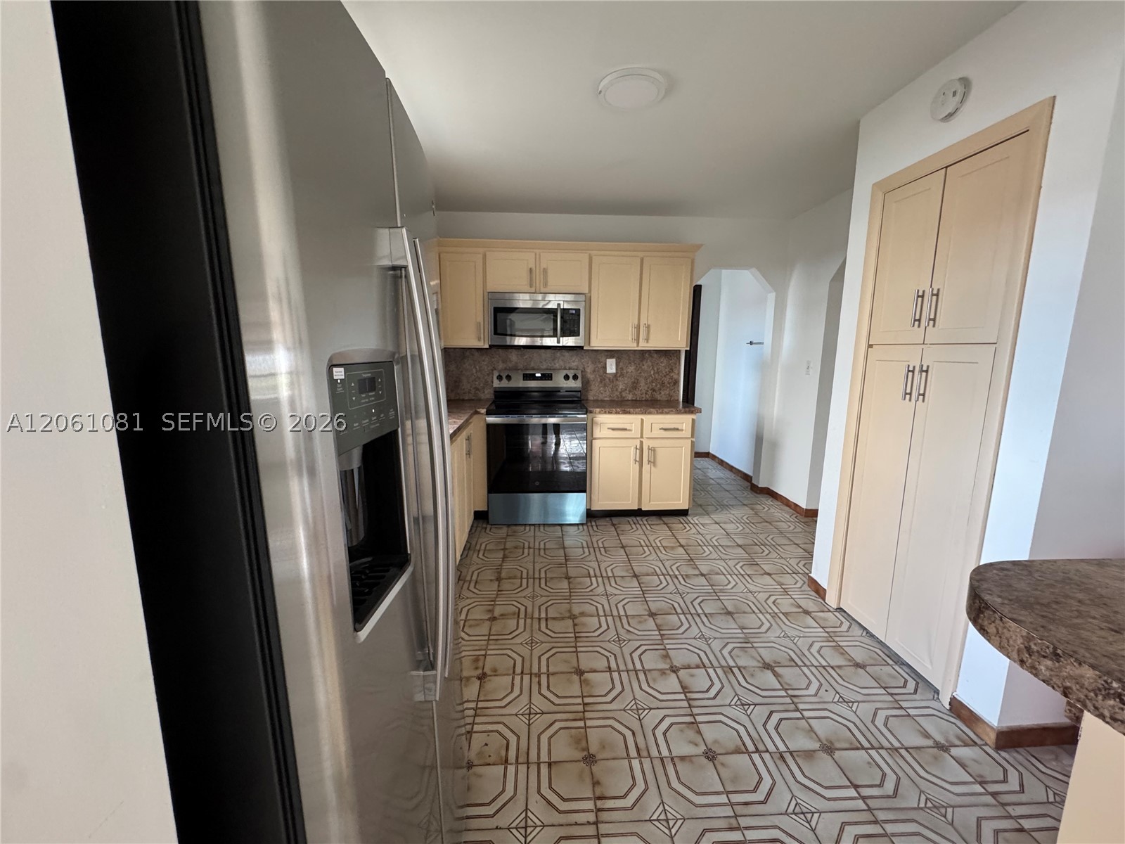 2524 SW 6th St, Miami FL 33135