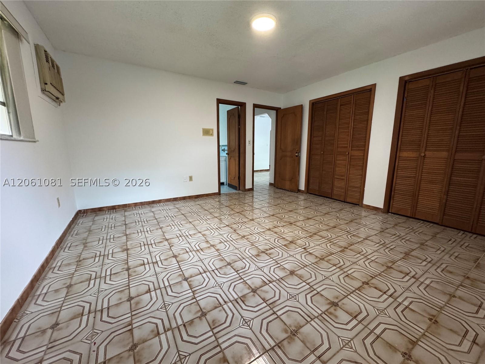 2524 SW 6th St, Miami FL 33135