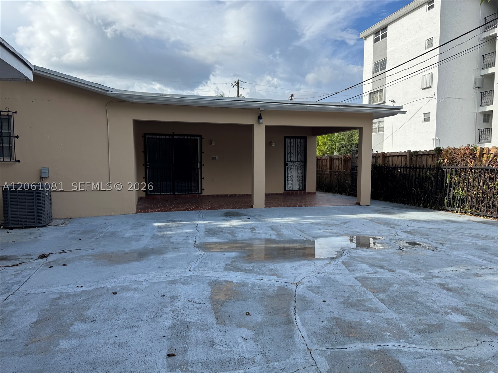 2524 SW 6th St, Miami FL 33135