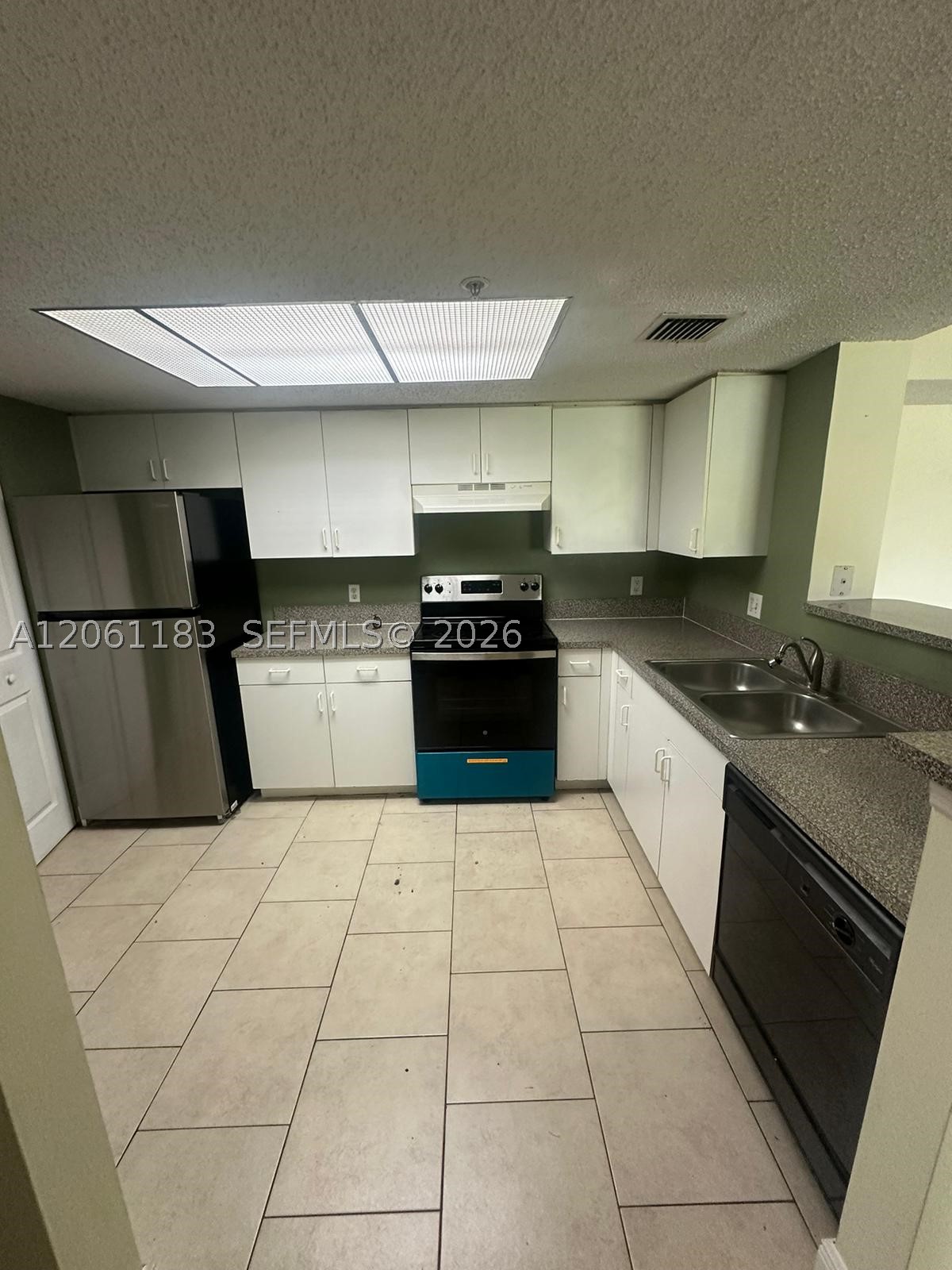 5005 Wiles Rd #102, Coconut Creek FL 33073