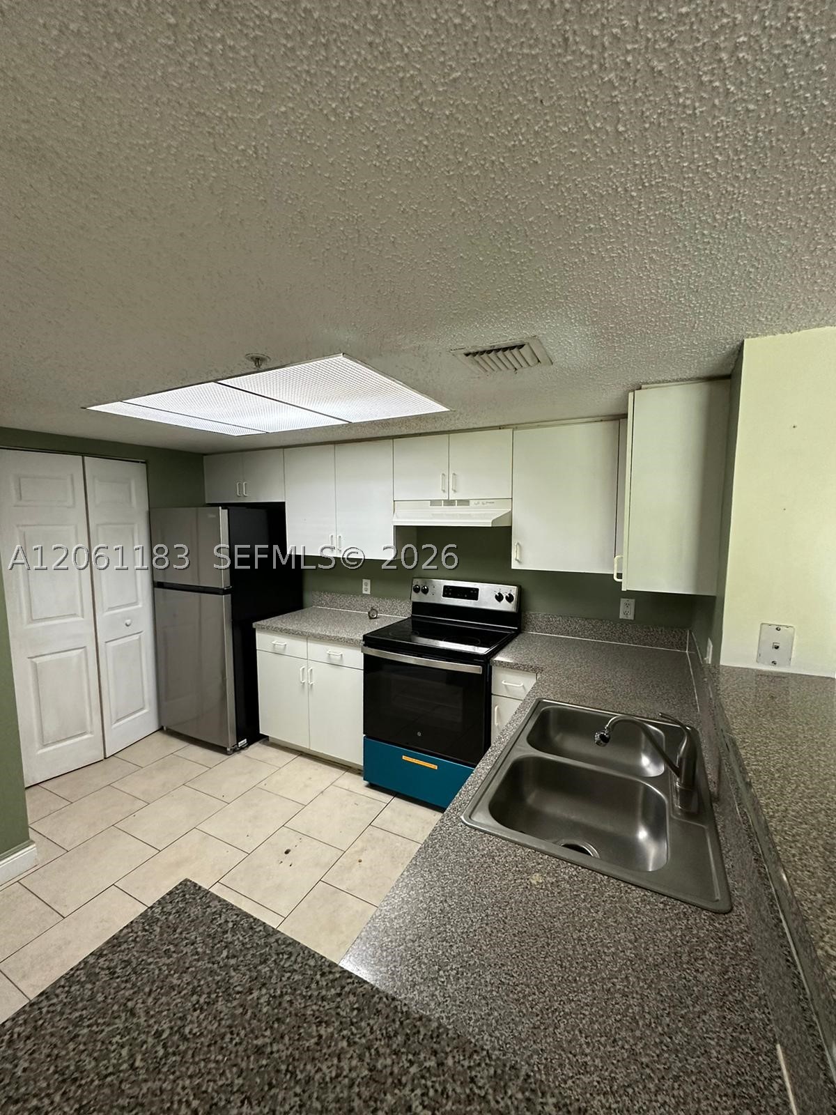 5005 Wiles Rd #102, Coconut Creek FL 33073