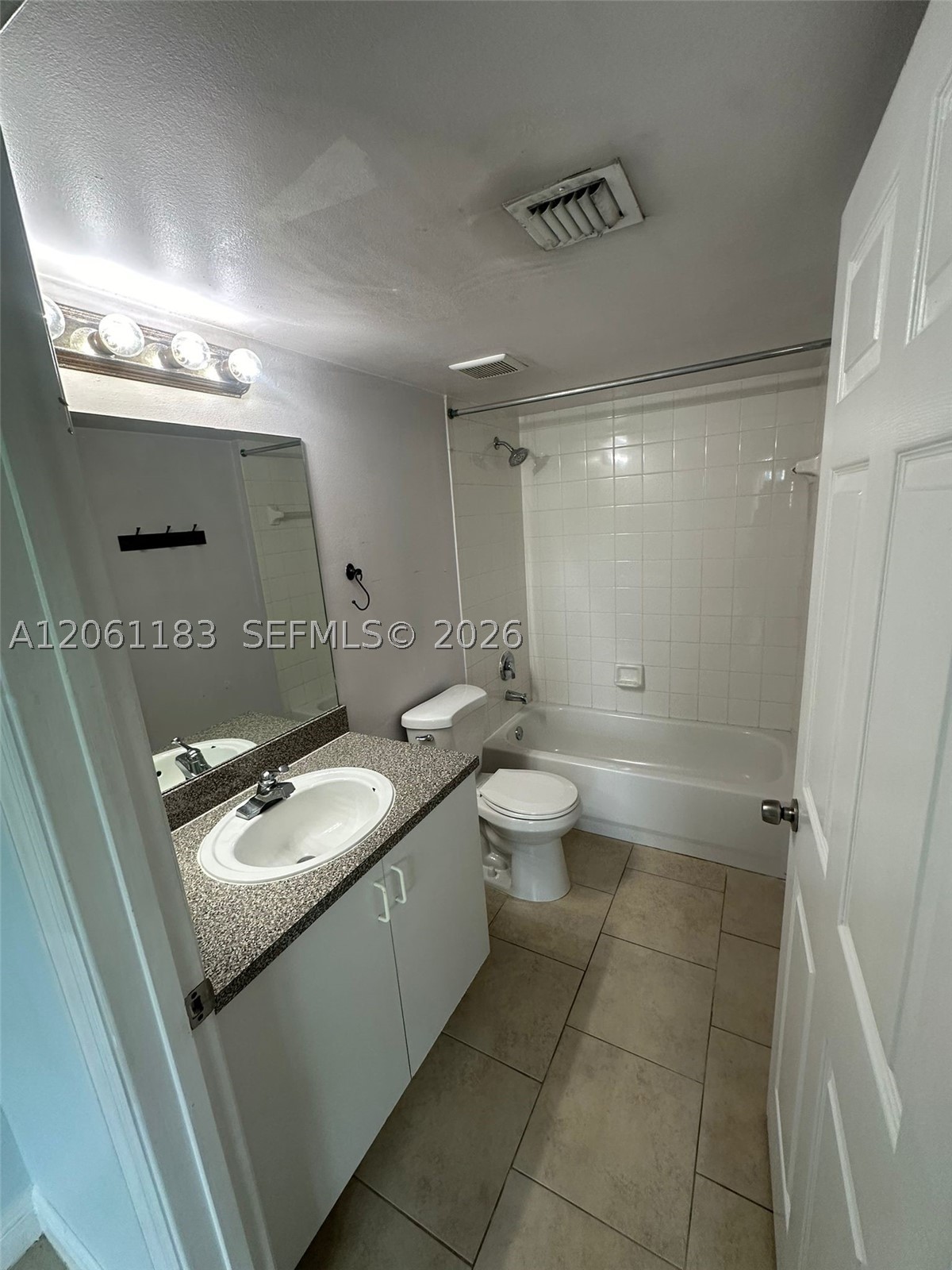 5005 Wiles Rd #102, Coconut Creek FL 33073