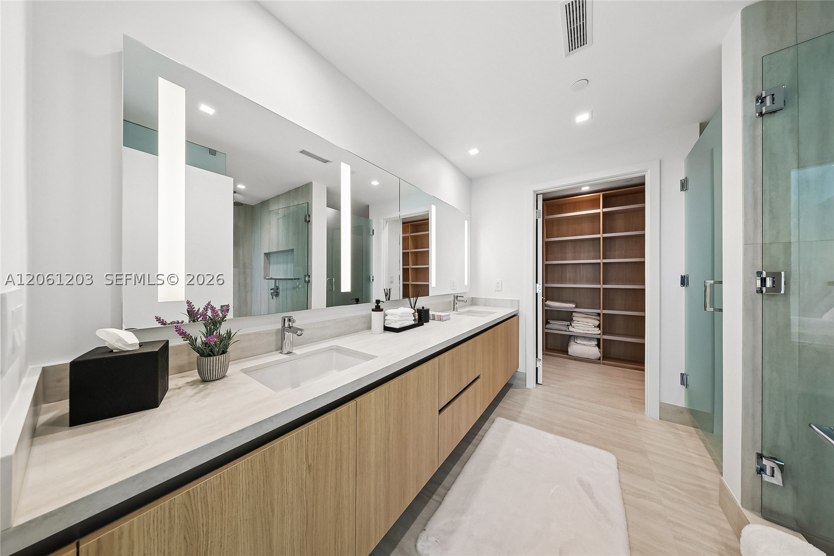 2411 Laguna Circle #2010, Miami FL 33181