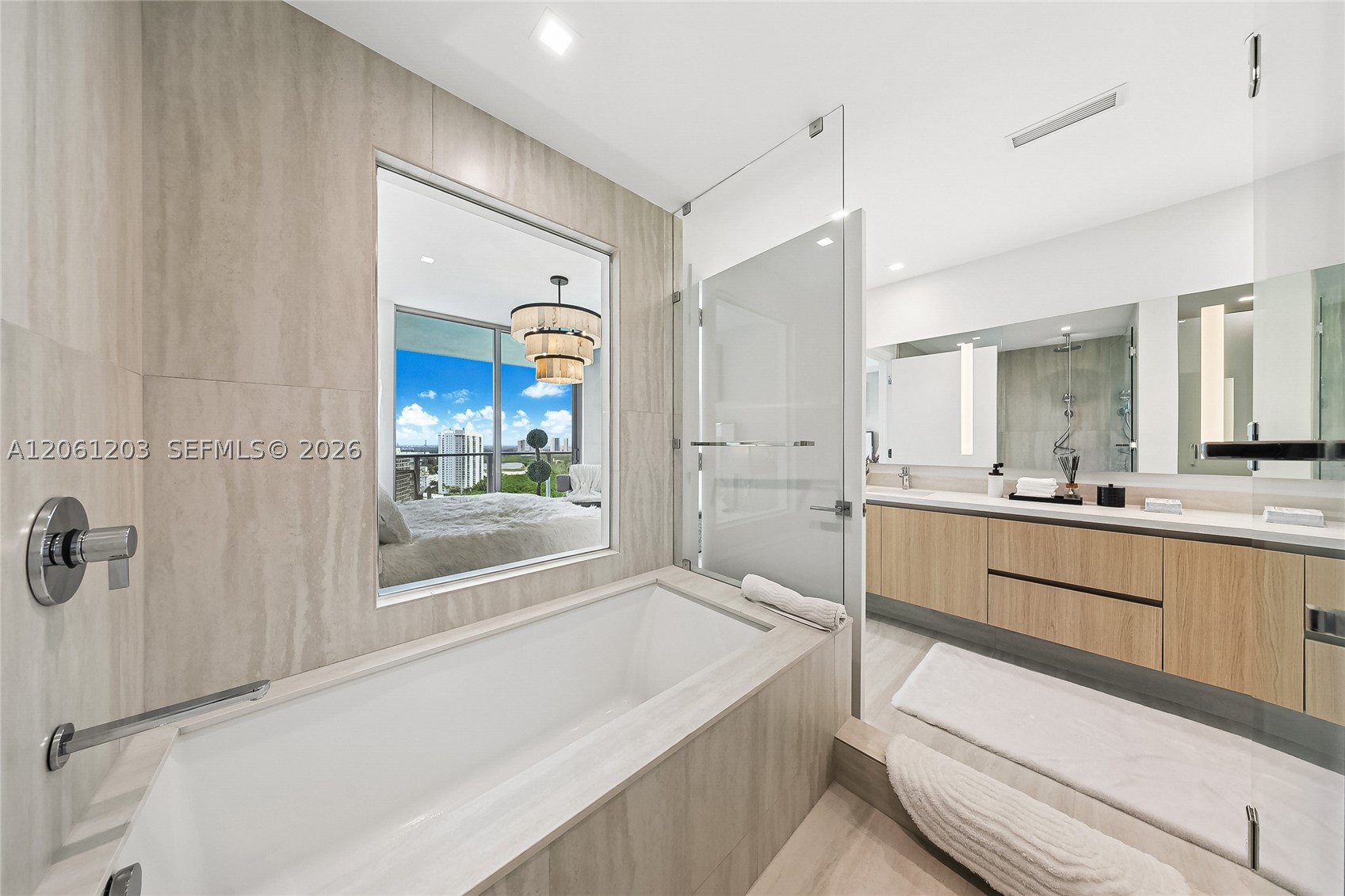 2411 Laguna Circle #2010, Miami FL 33181