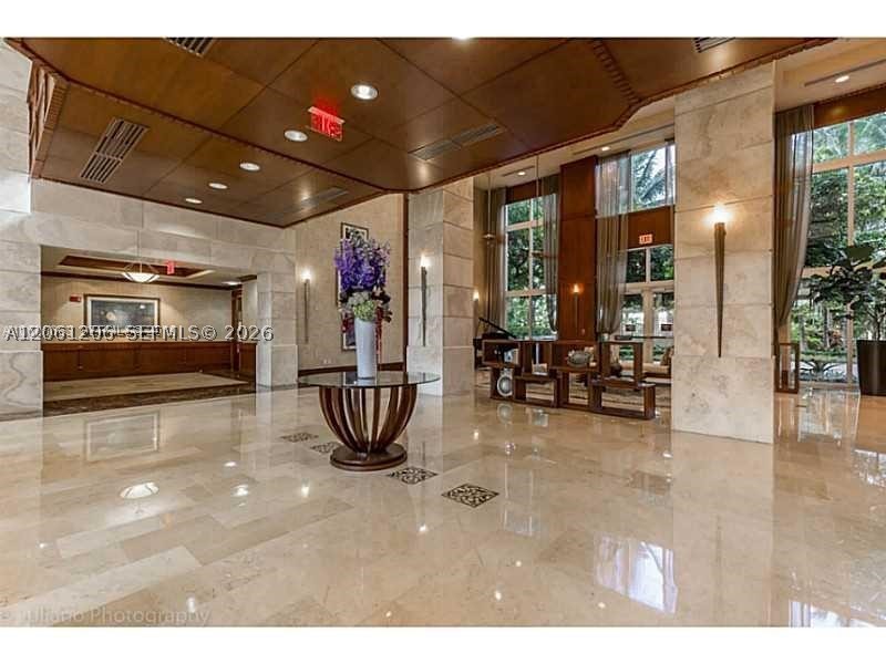 19501 W Country Club Dr #2205, Aventura FL 33180