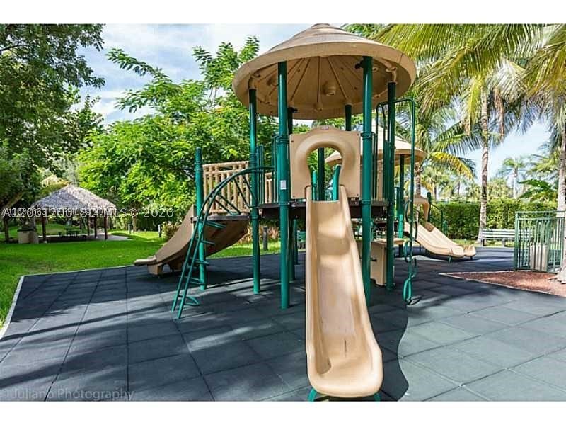 19501 W Country Club Dr #2205, Aventura FL 33180