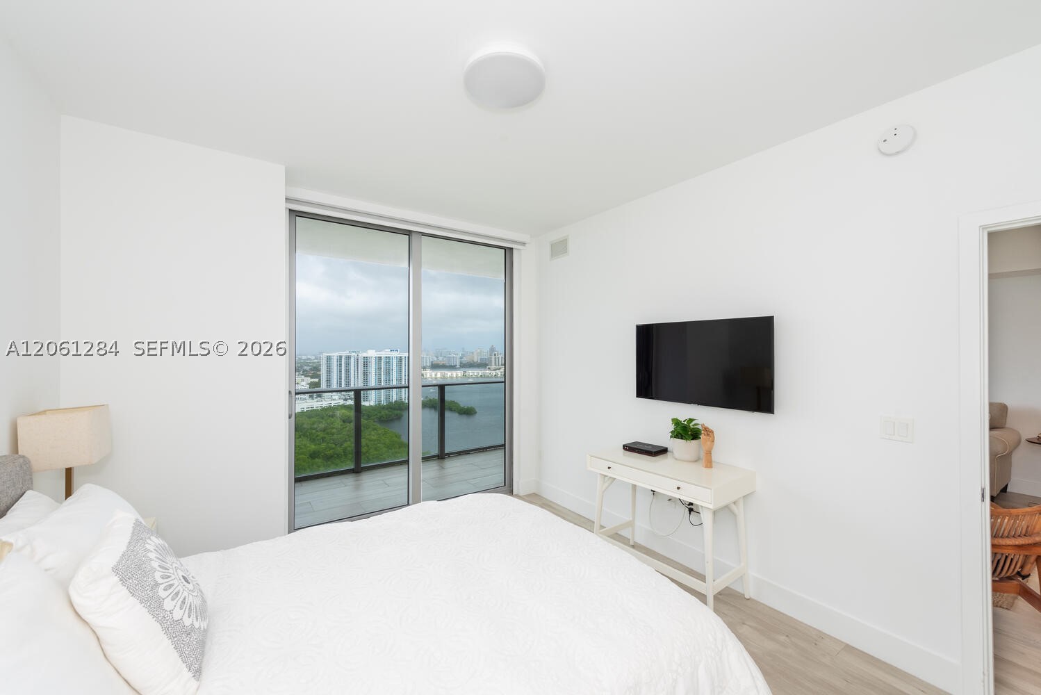 16385 Biscayne Blvd #2904, North Miami Beach FL 33160