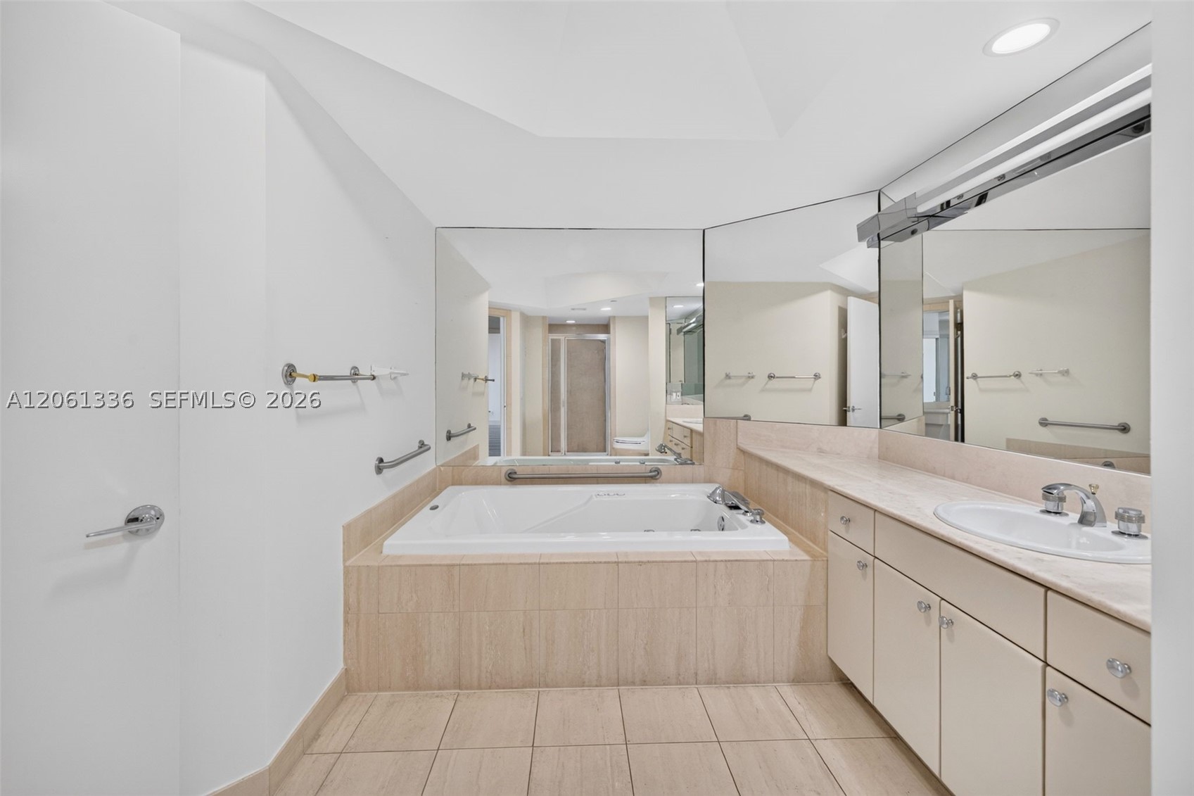 2000 Island Blvd #3008, Aventura FL 33160